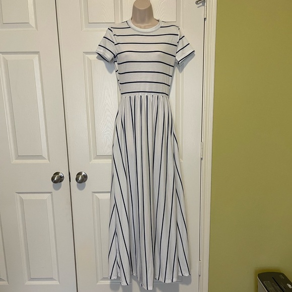 Short Sleeve Women's Loose, Striped Maxi Dress - Picture 2 of 5